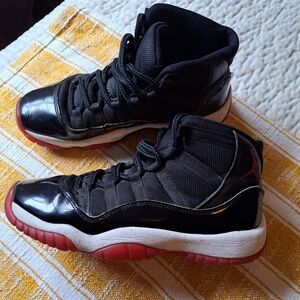 Air Jordan 11 Retro Bred 2019 Shoes Youth size: 6 (378038-061)